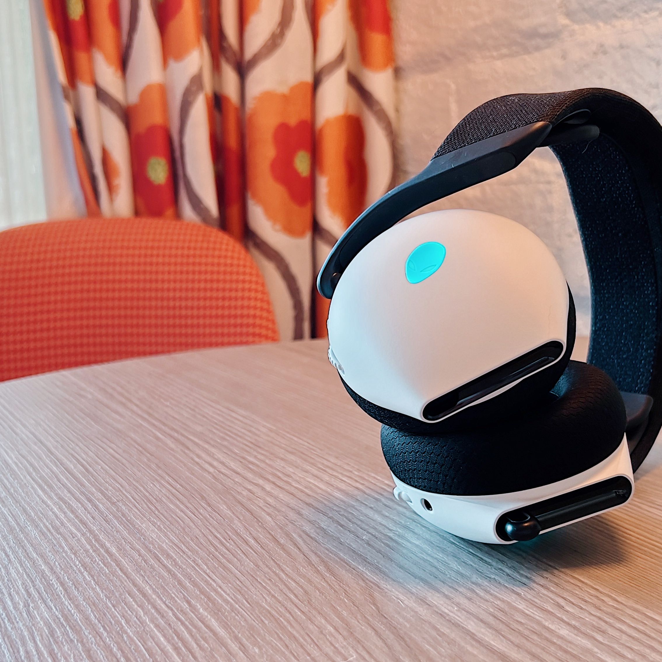 Alienware AW720H