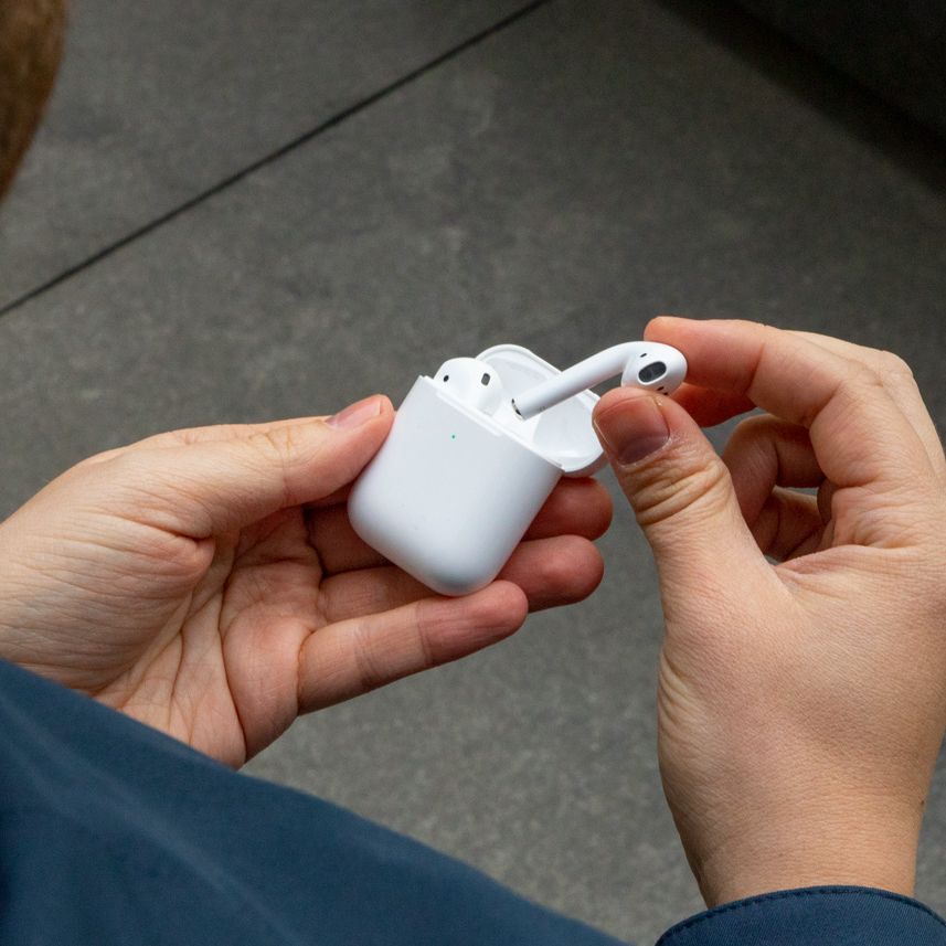 Apple AirPods 2019