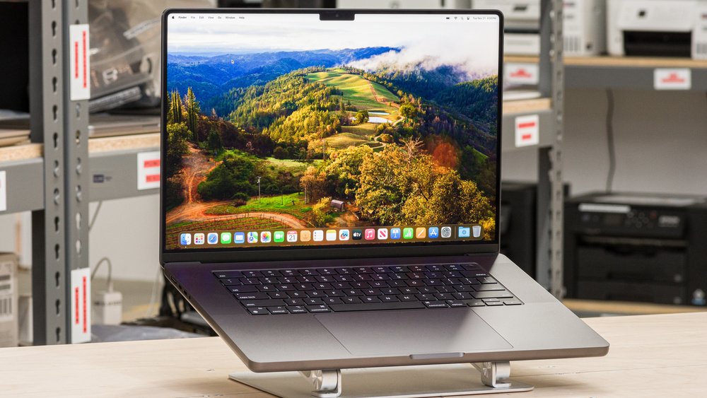 Apple MacBook Pro 16 (M3, 2023)