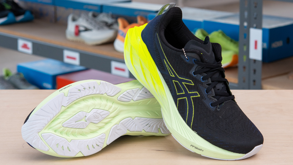 ASICS NOVABLAST 4