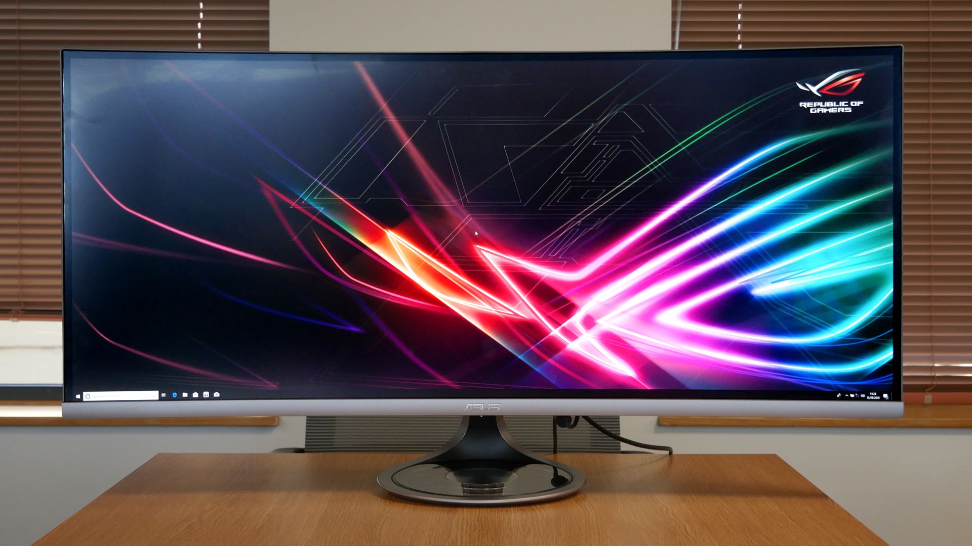 ASUS Designo Curve MX38VC