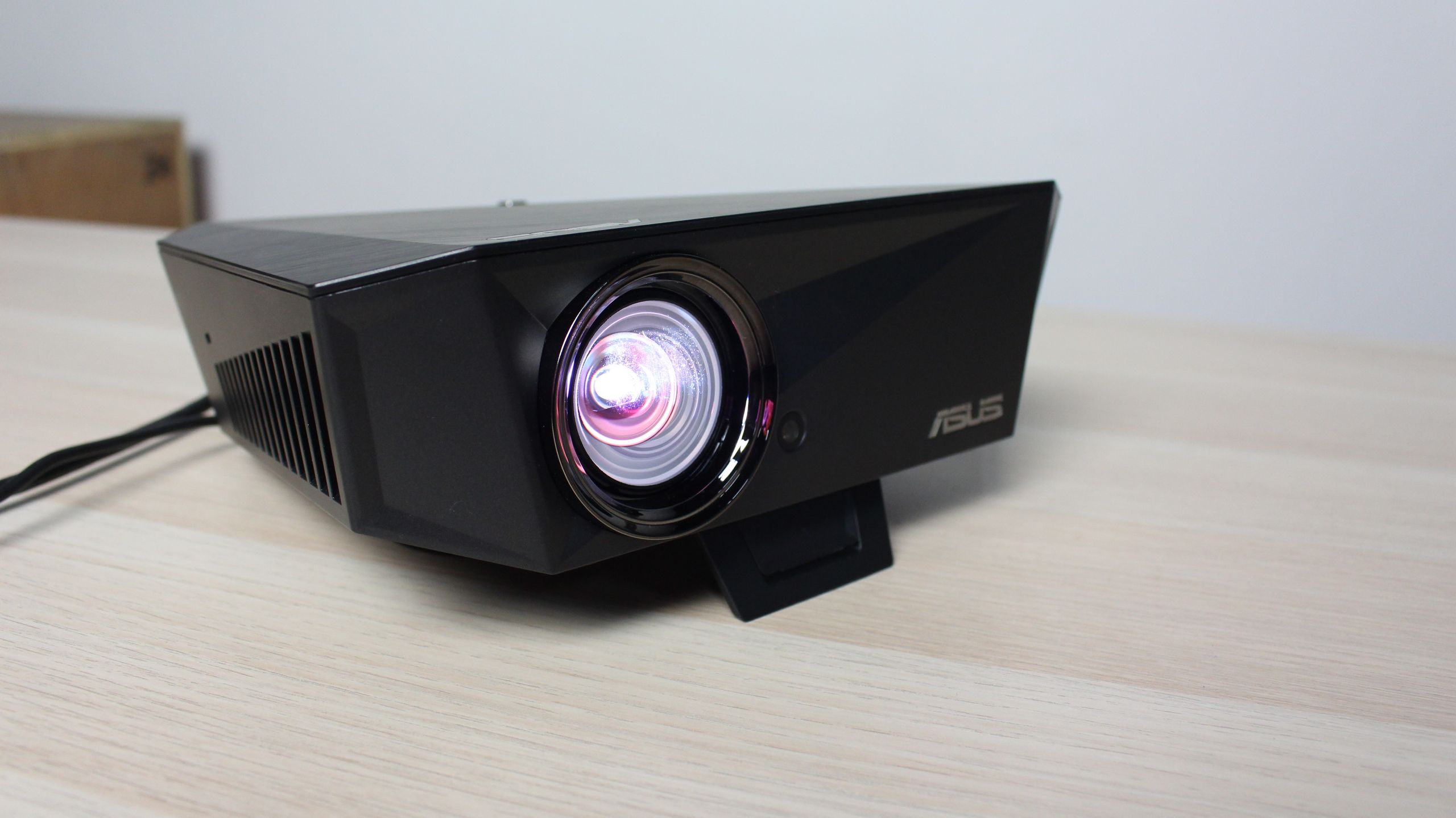 ASUS F1 Projector