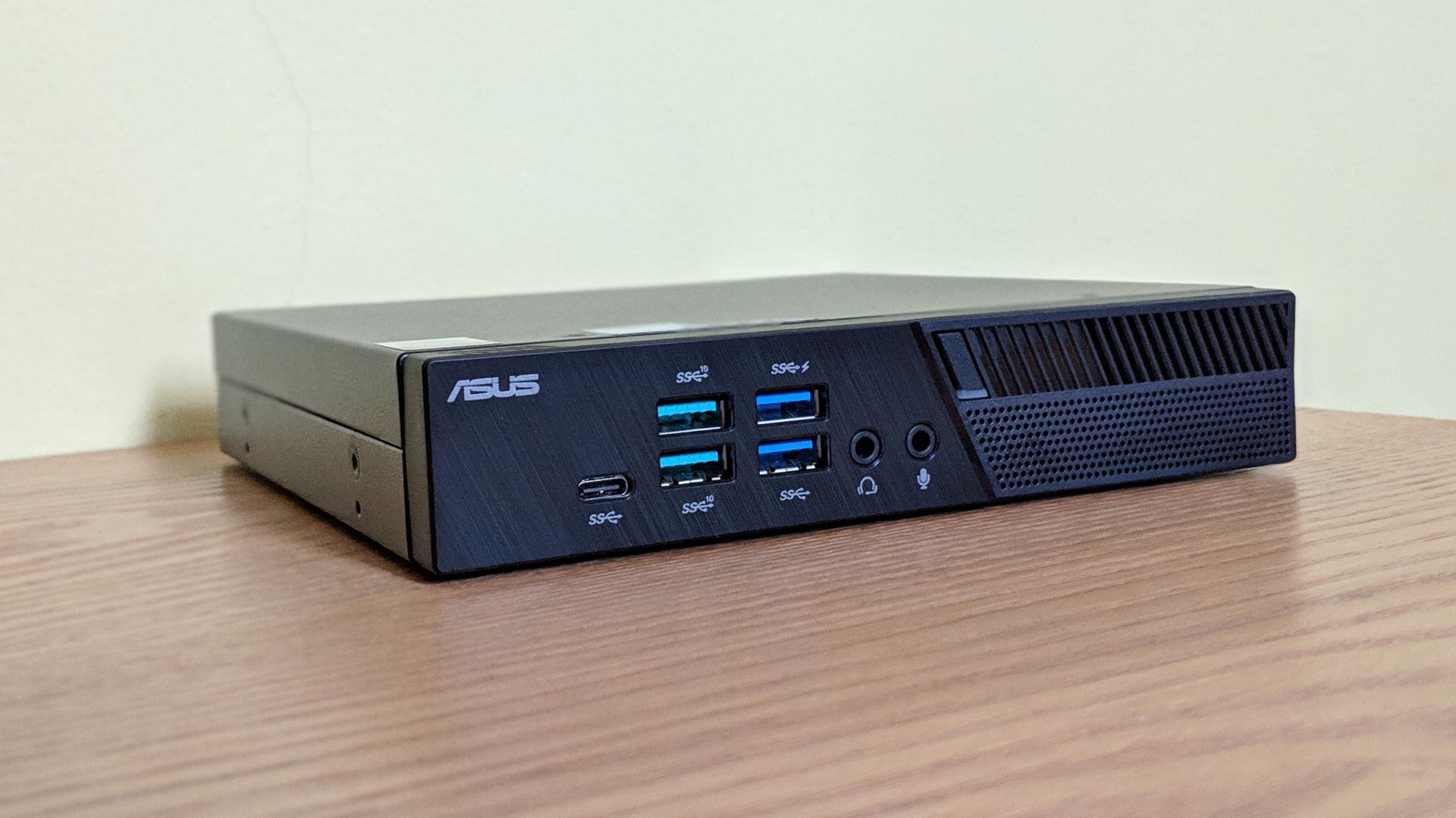ASUS PB60