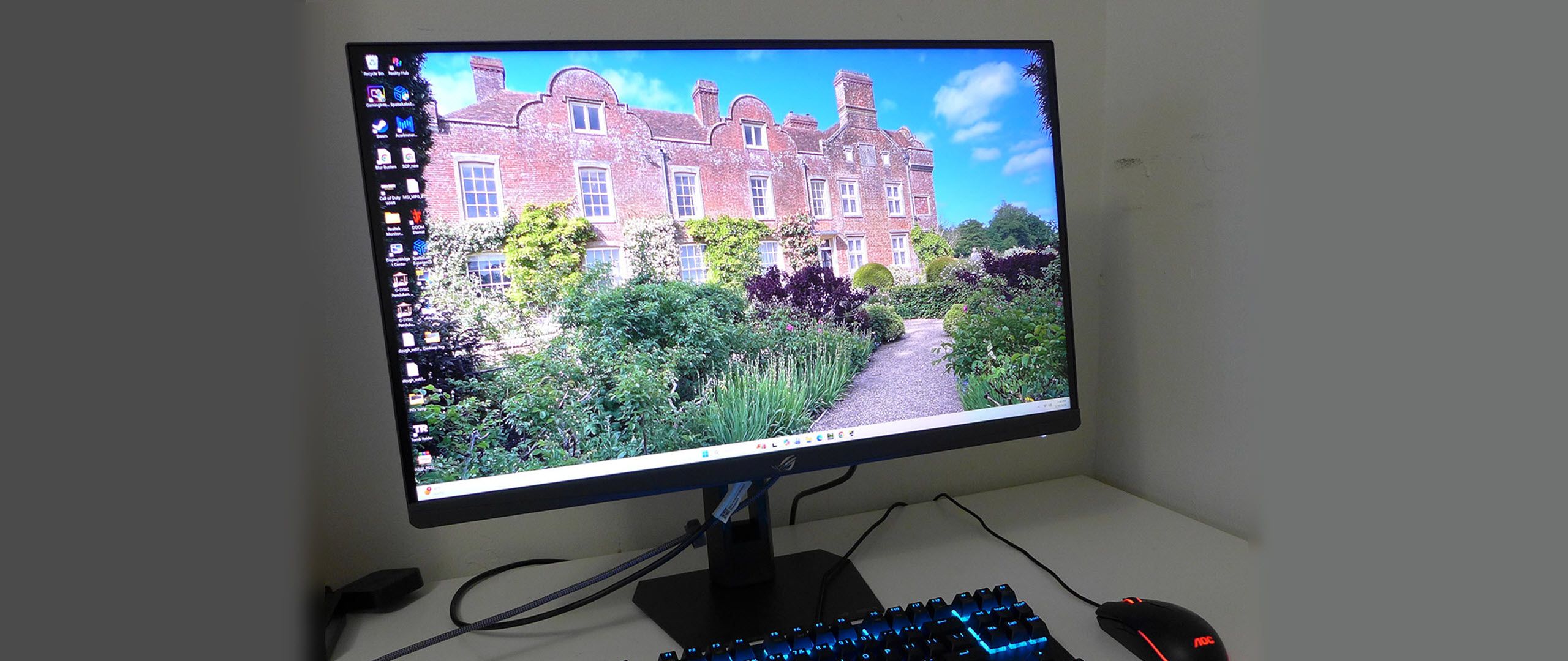 ASUS ROG Strix XG27JCG 27-inch 5K gaming monitor