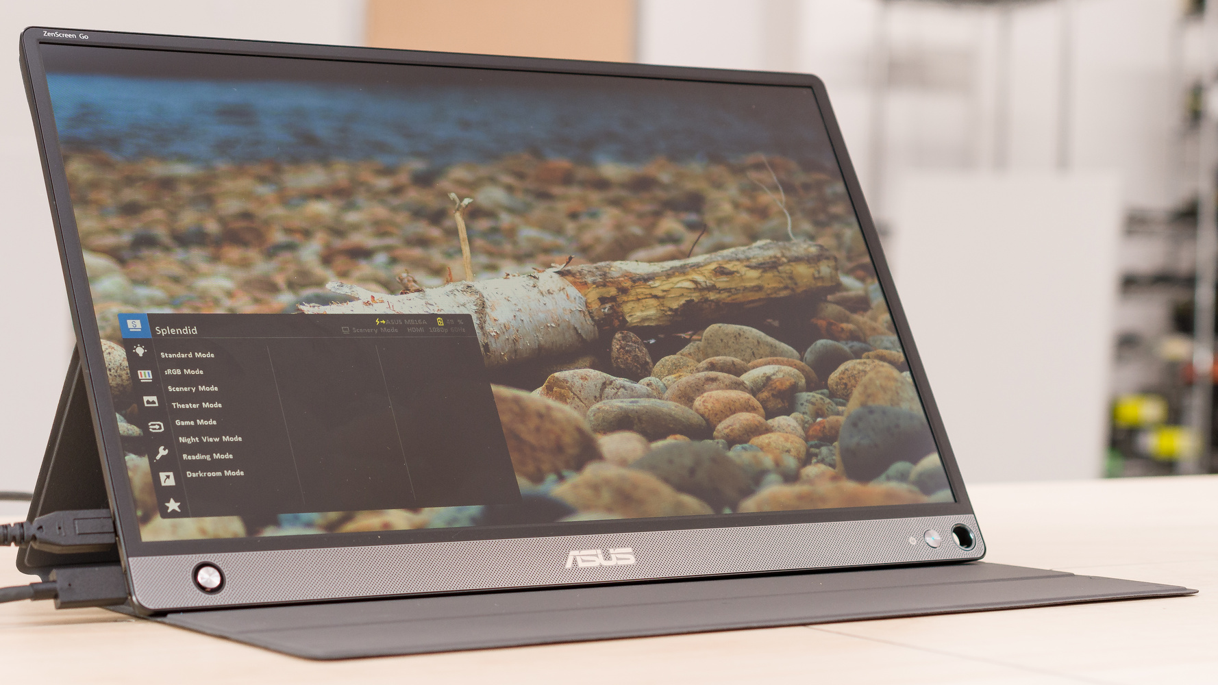 ASUS ZenScreen Go MB16AHP