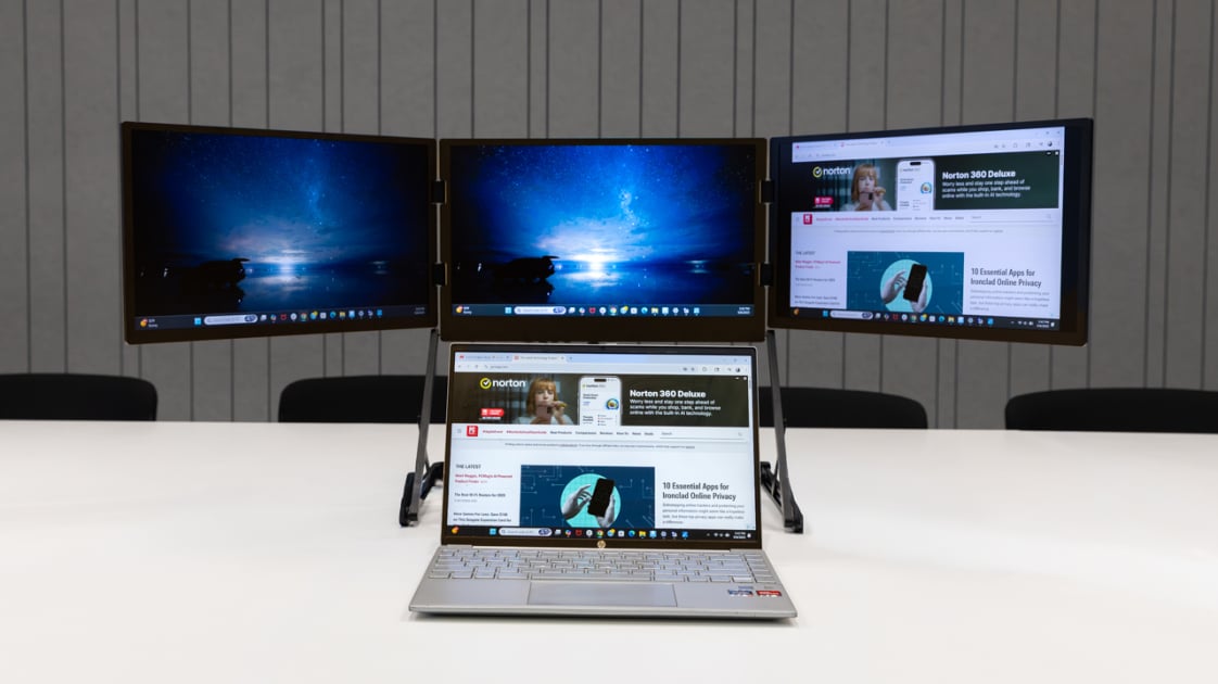 Aura Triple Aero 15.6 Pro Max portable monitor