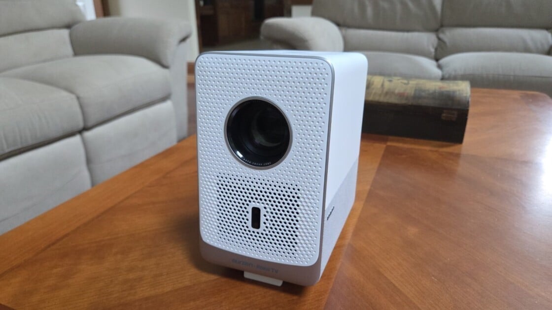 Aurzen Eazze D1R Cube Roku TV Smart Projector