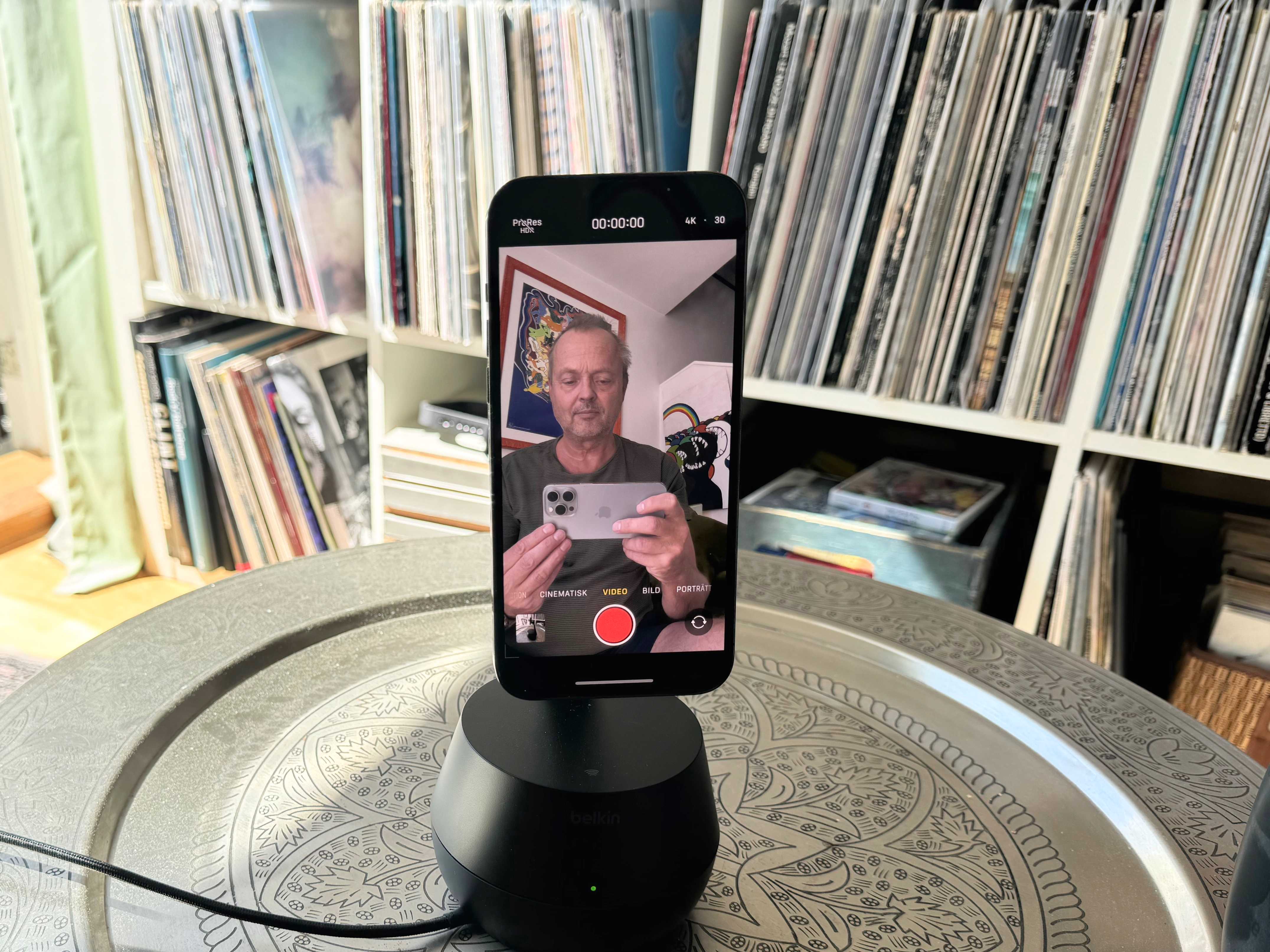 Belkin Auto Tracking Stand Pro With Dockkit