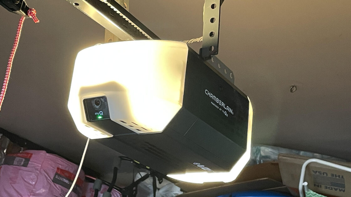 Chamberlain 1 HP Belt Drive Opener (B5330)