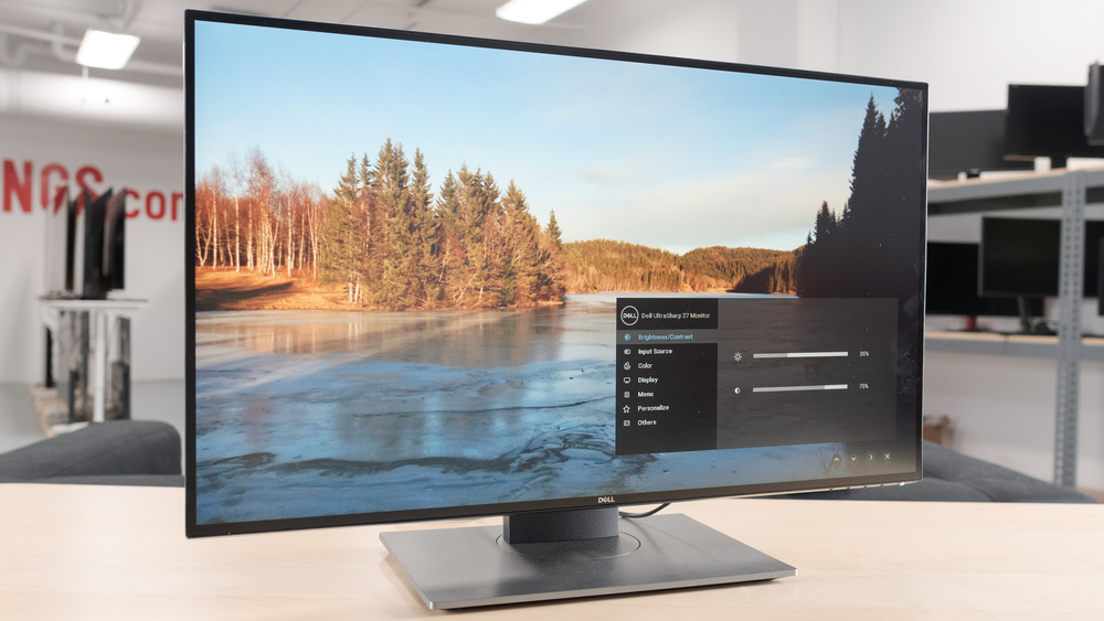 Dell U2718Q