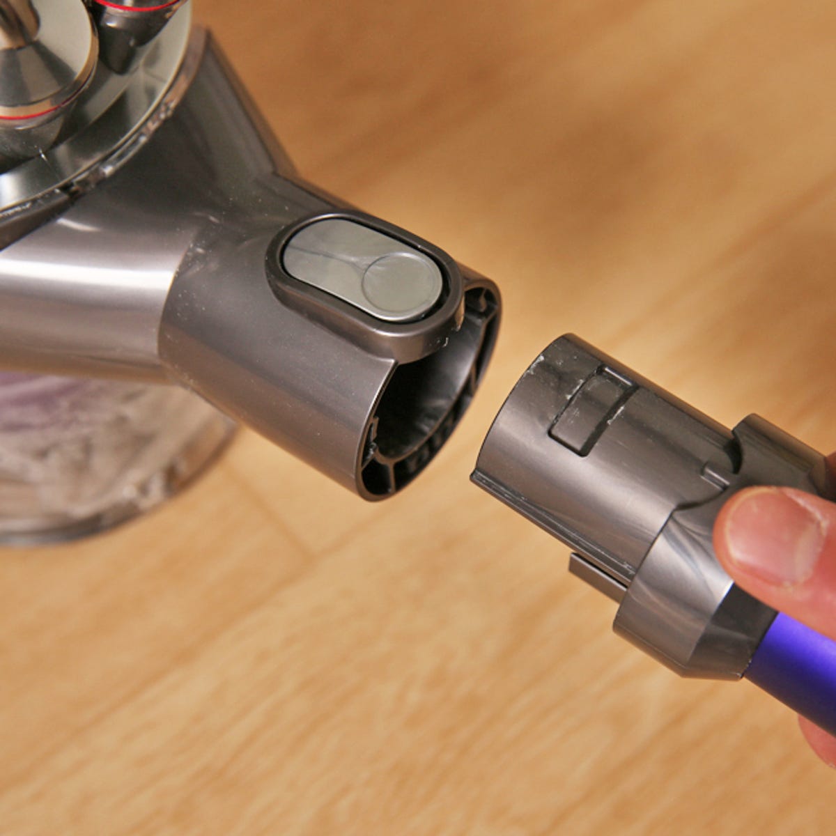 Dyson V6
