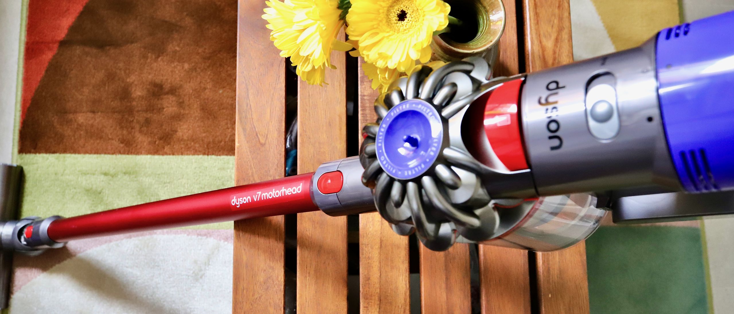 Dyson V7