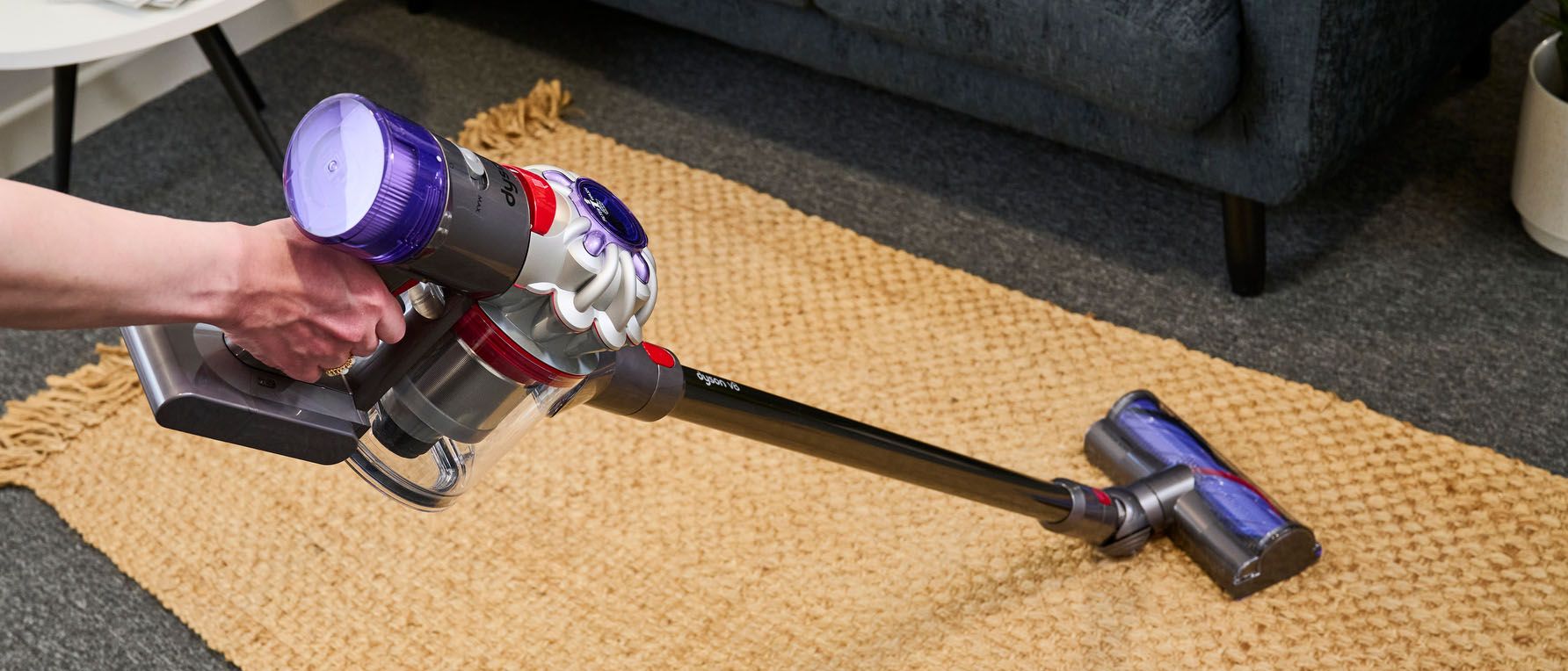 Dyson V8