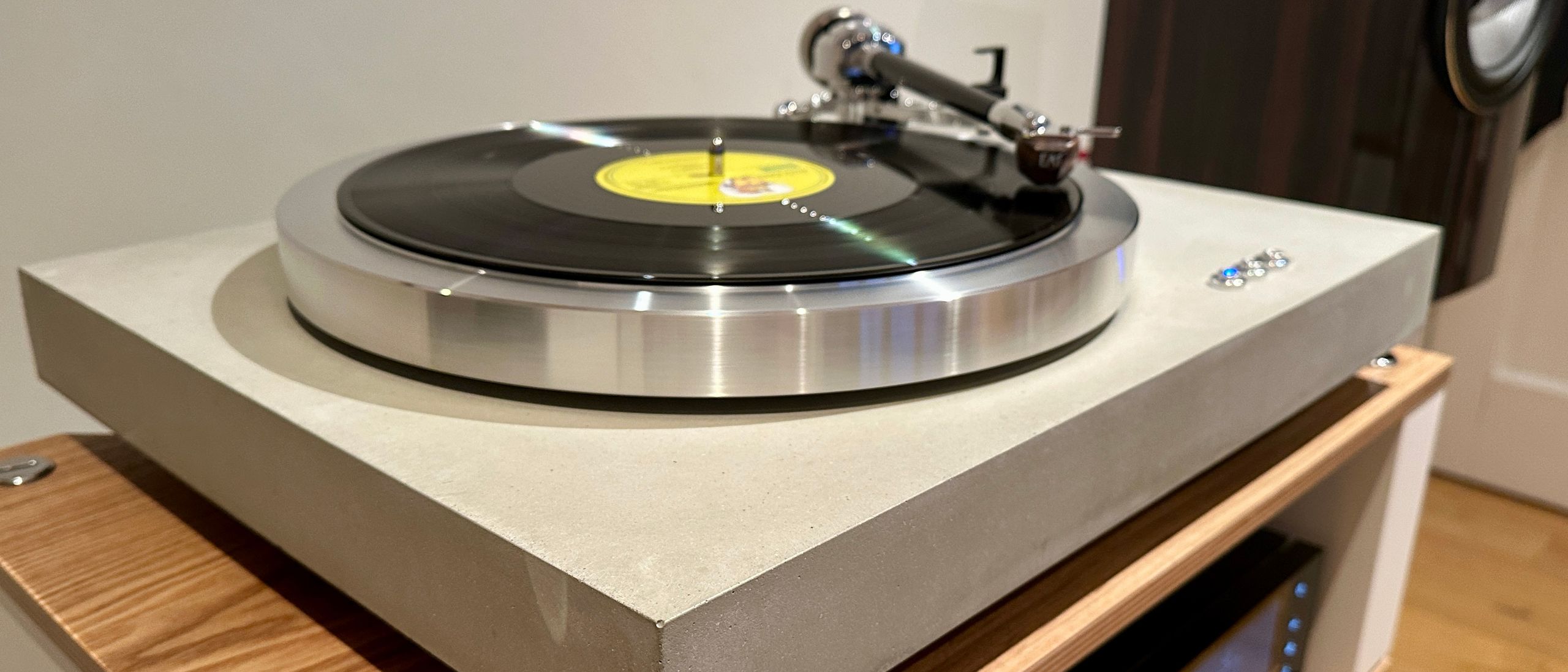 EAT C-Dur Concrete Turntable