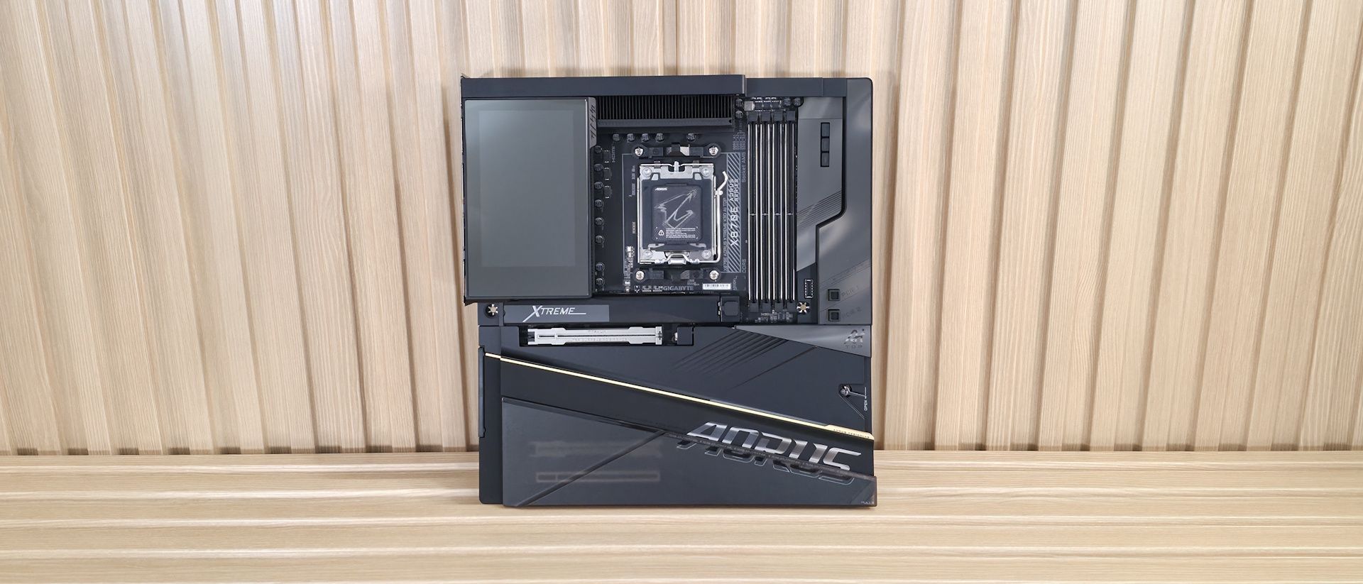 Gigabyte X870E Aorus Xtreme X3D AI Top motherboard
