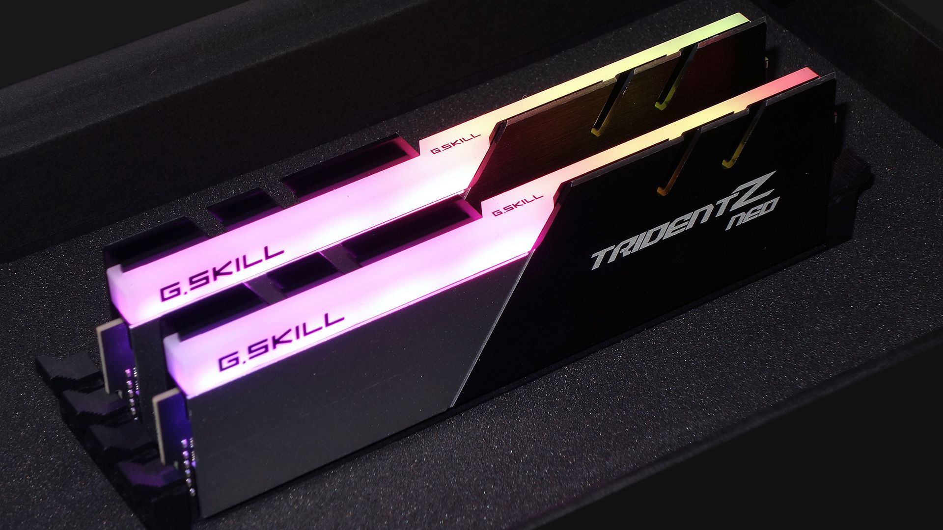 G.Skill Tridentz Neo 2X32Gb DDR4-3200 C16