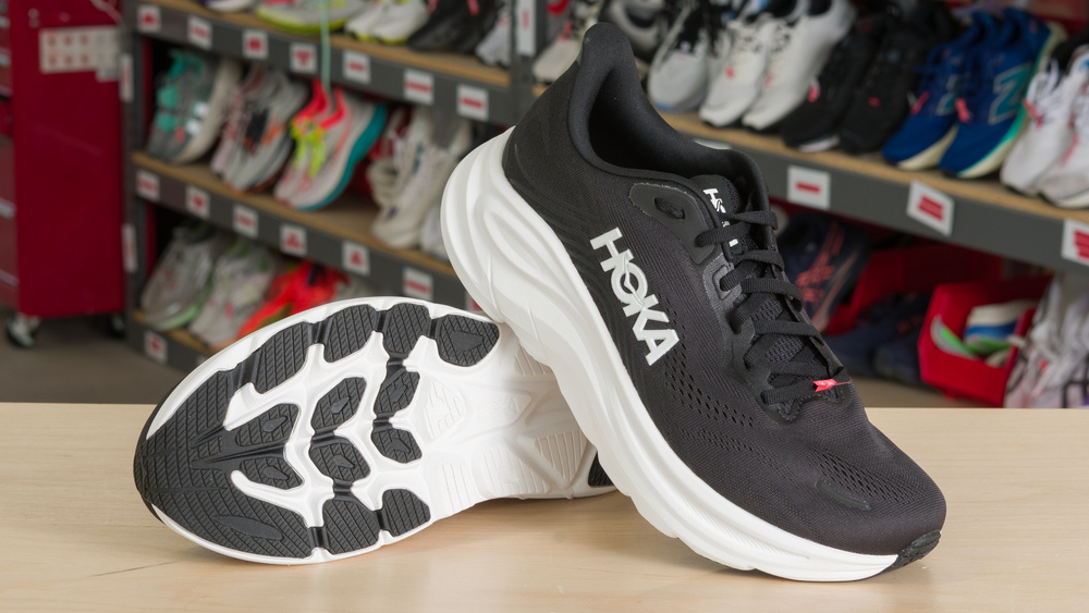 HOKA Clifton 11