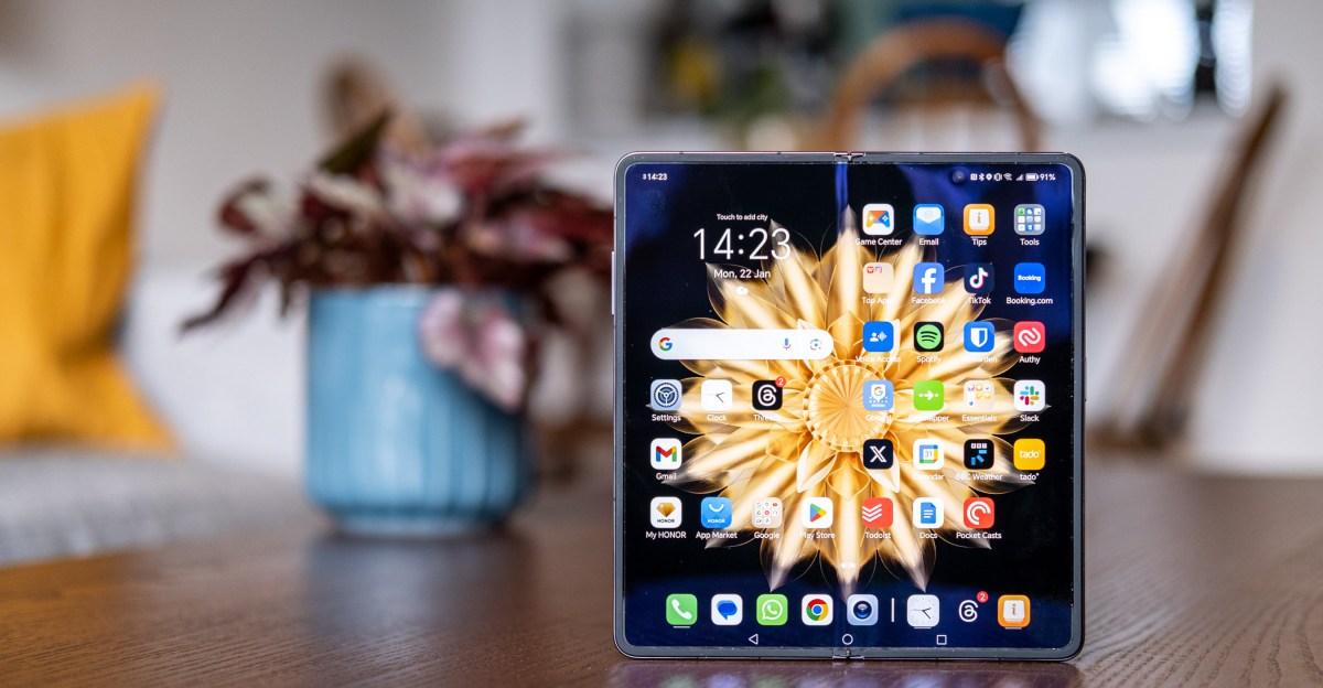 Honor Magic V2