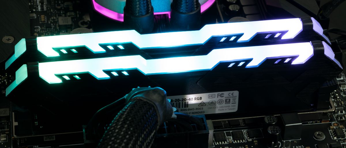 HP V8 DDR4-3600 C18