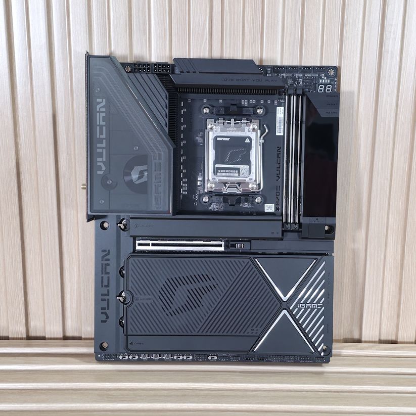 iGame X870E Vulcan OC V14 Motherboard