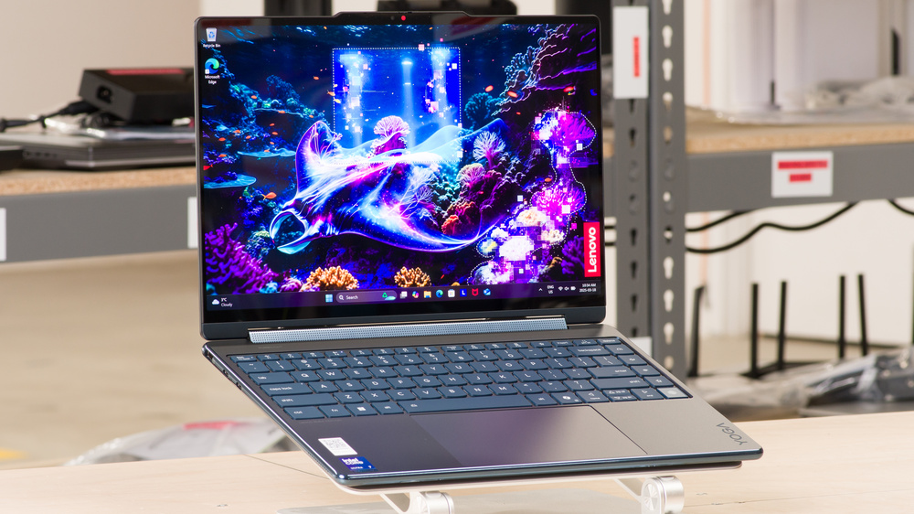 Lenovo Yoga 9i 2-in-1 Aura Edition 14 (2025)