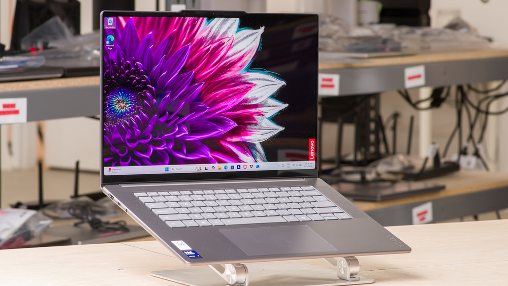 Lenovo Yoga Slim 7i Aura Edition 15 (2024)