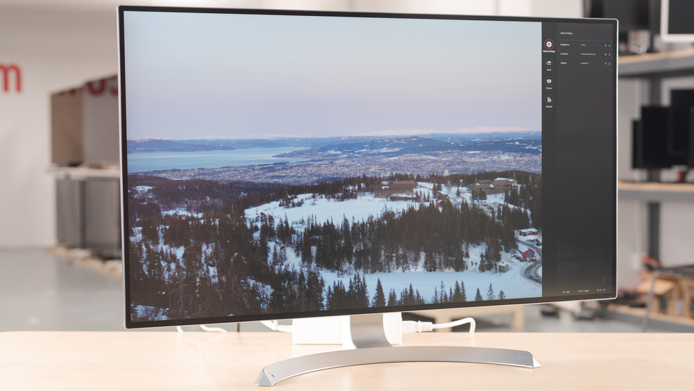 LG 32UD99-W