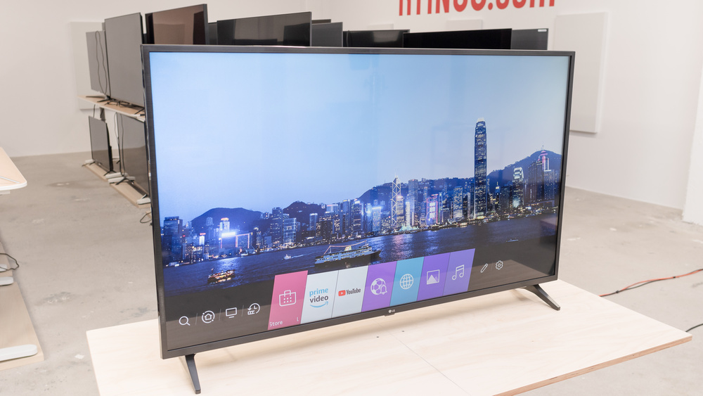 LG UN7300