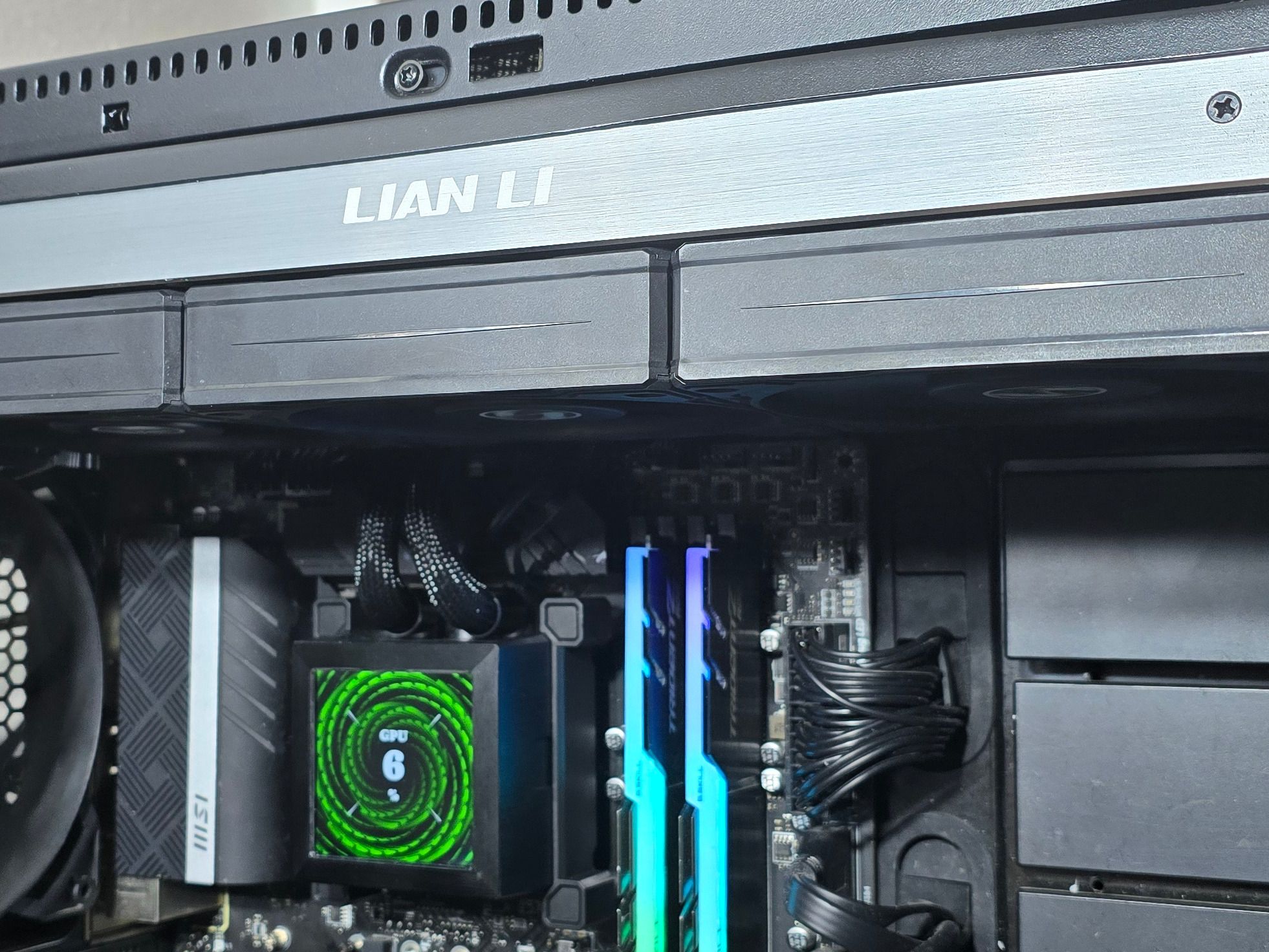 Lian Li Hydroshift LCD 360S