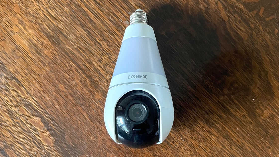 Lorex 2K Smart Wi-Fi Lightbulb Camera