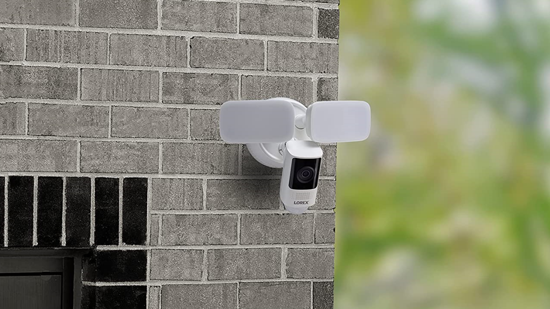 Lorex 2K Wired Floodlight Security Camera W452ASD