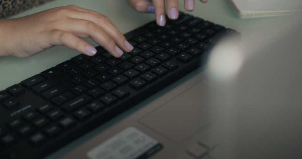 Macally Full Size Wireless RF Keyboard for PC