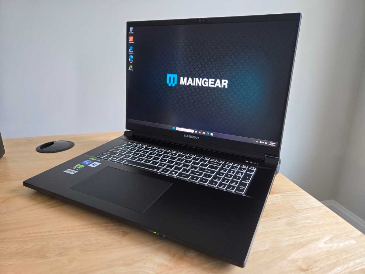 Maingear Ultima 18
