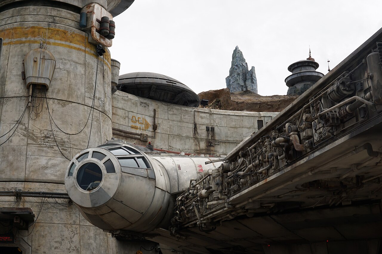 Millennium Falcon Smugglers Run Ride