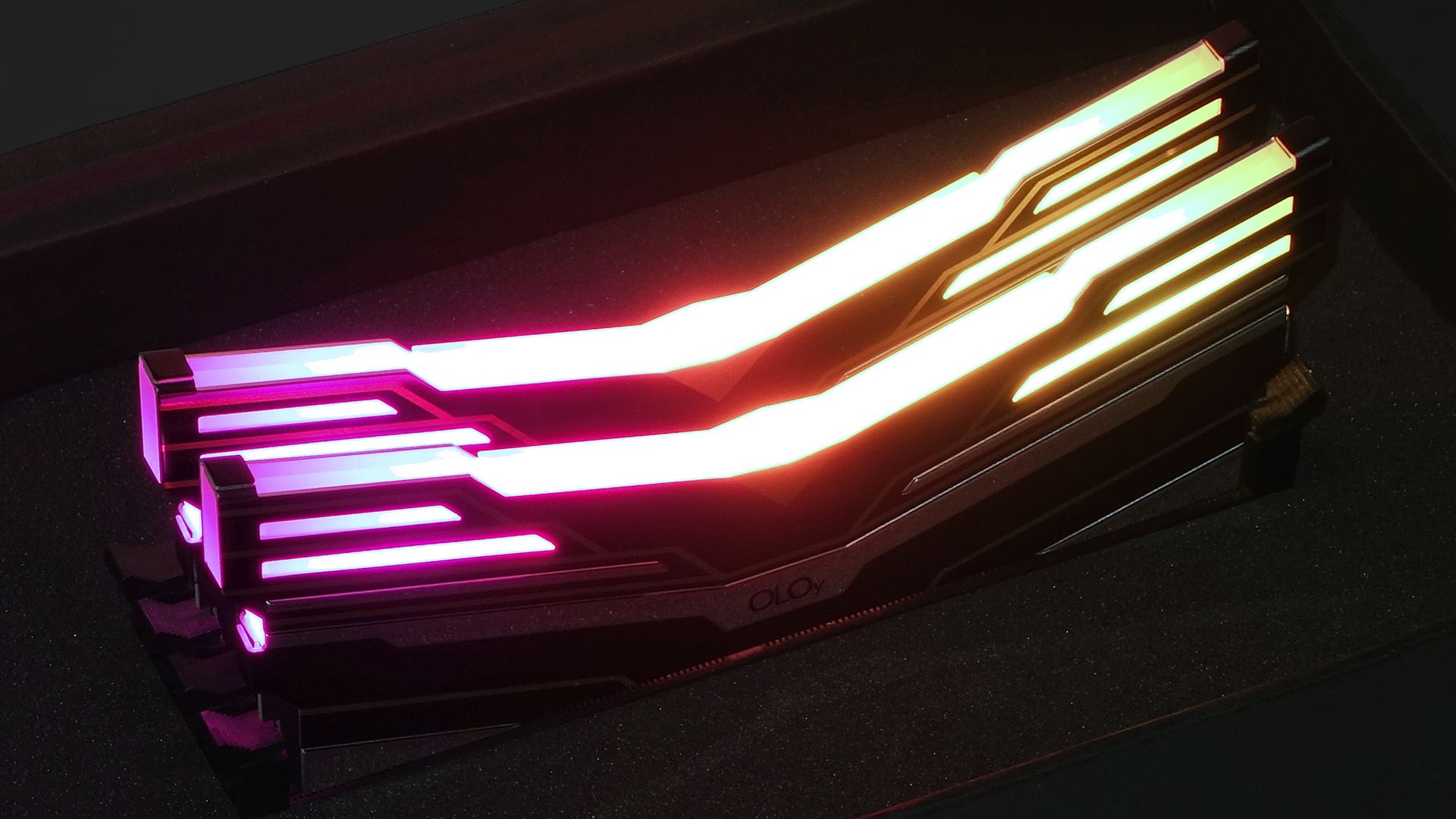 Oloy WarHawk DDR4-3200 (32 GB)