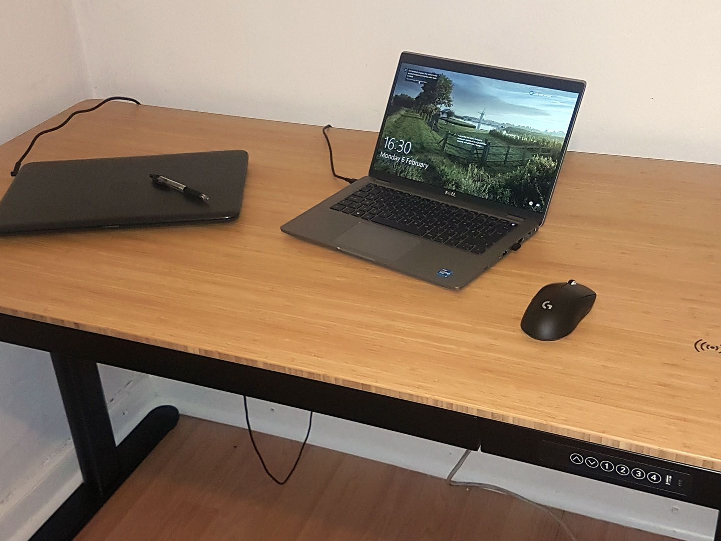Q8 Comhar Pro Standing Desk