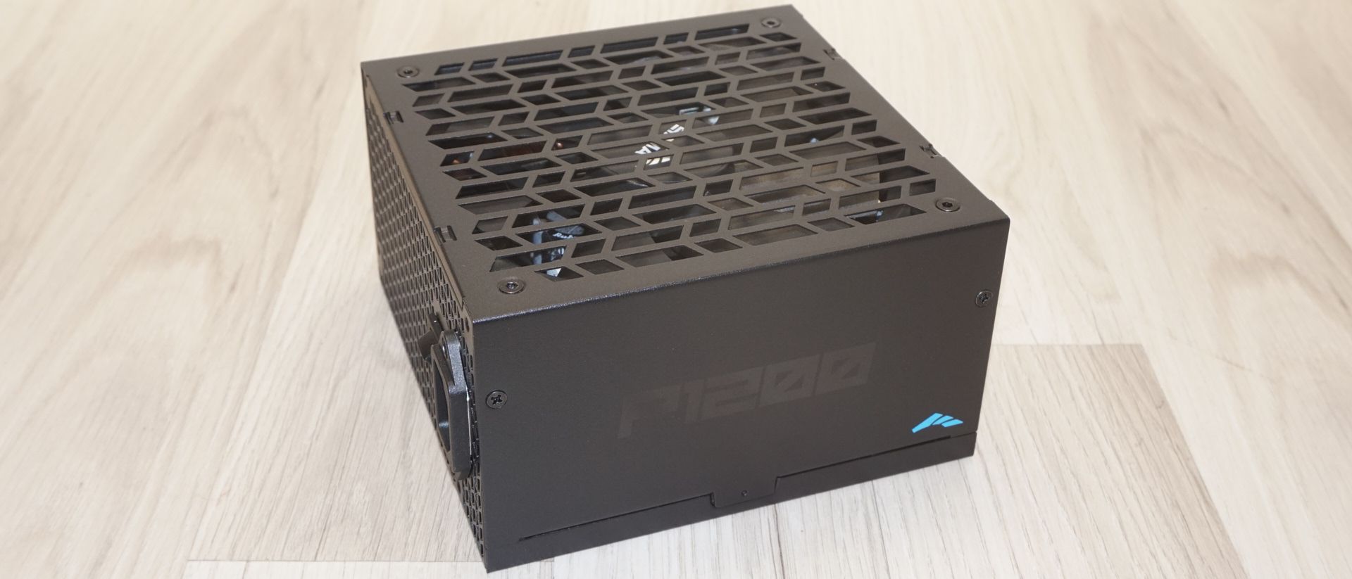 Sama P1200 Platinum Power Supply