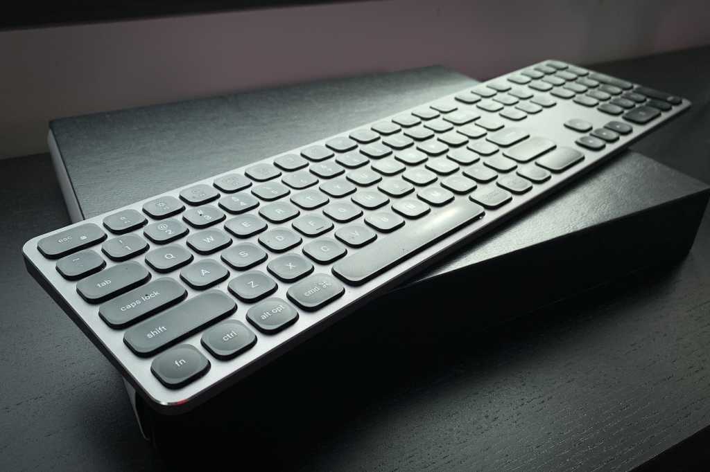 Satechi Aluminum Bluetooth Keyboard With Numeric Keypad