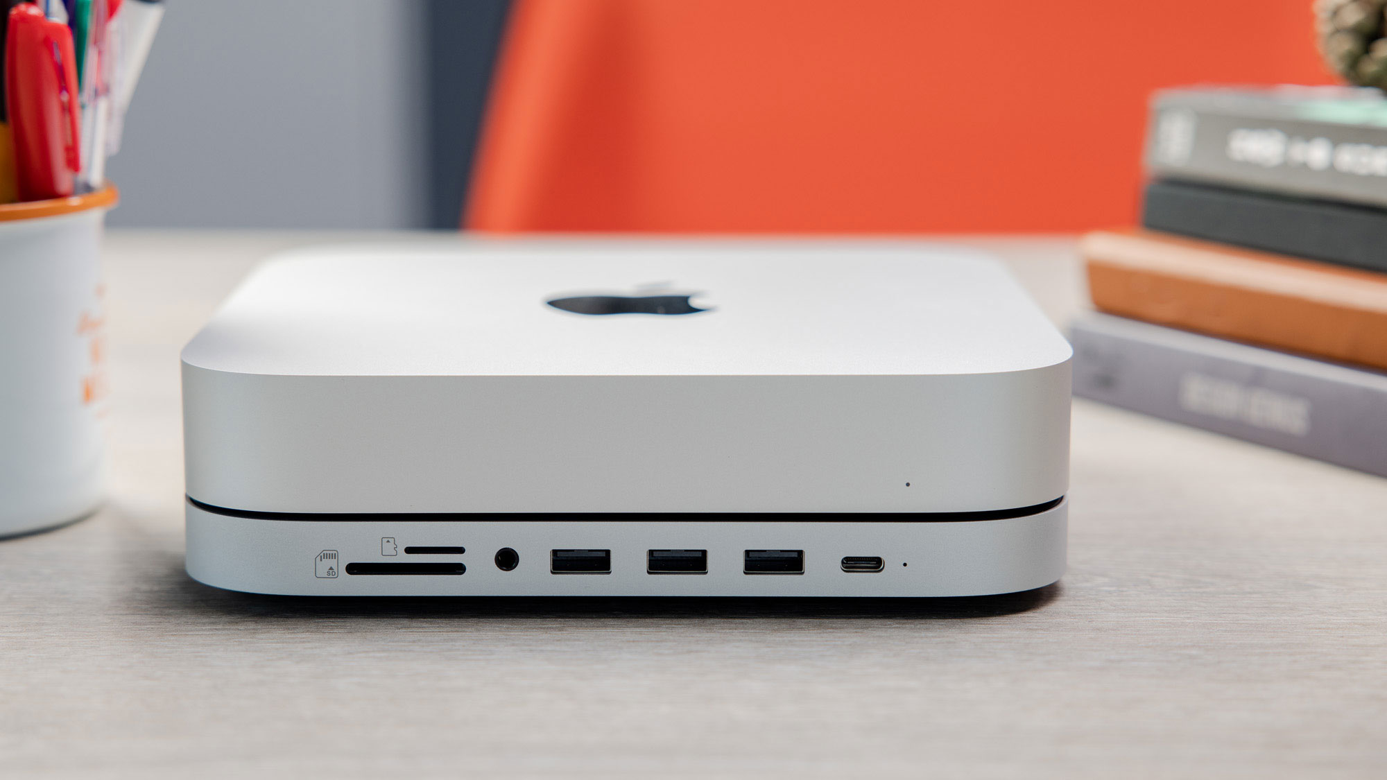 Satechi Stand & Hub with NVMe SSD