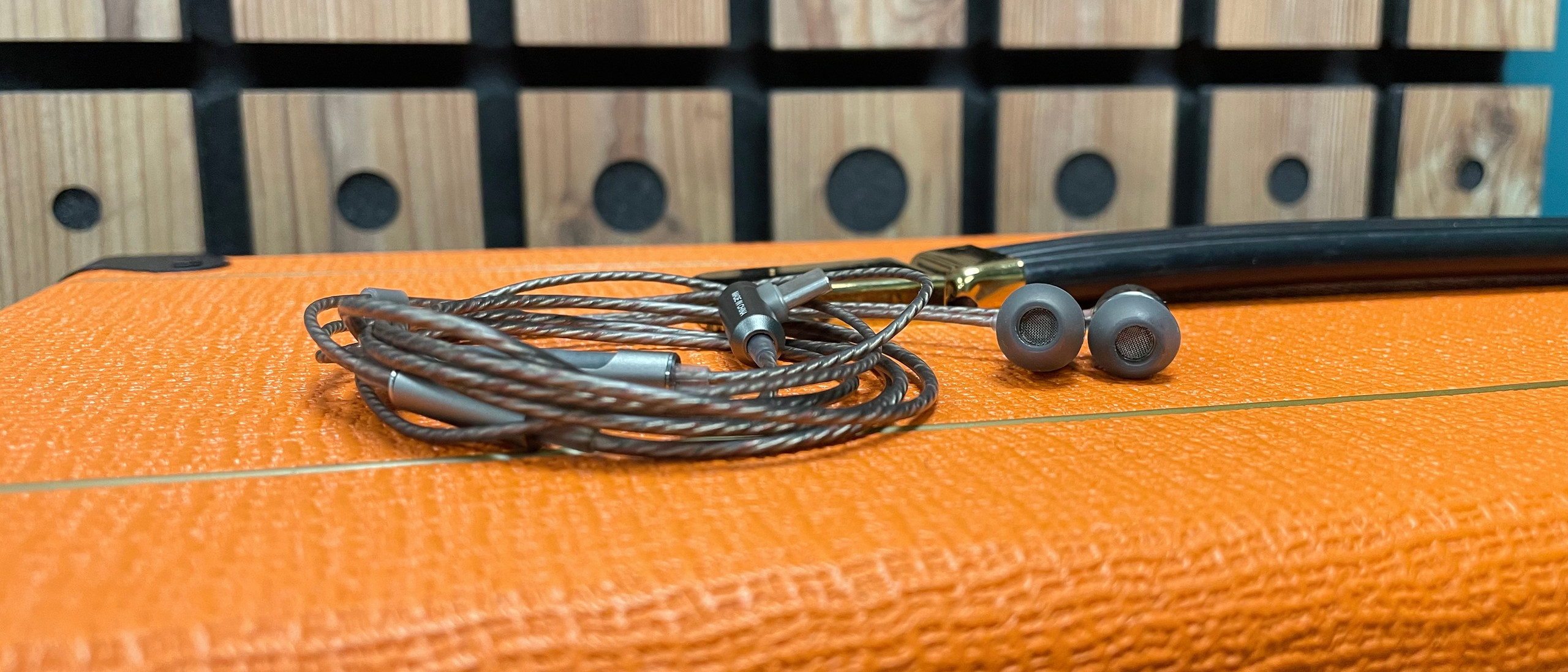 SoundMagic E11D