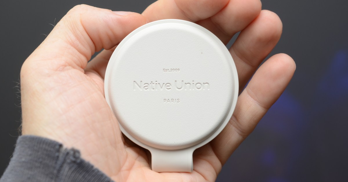 Voyage 2-in-1 Qi2 charger